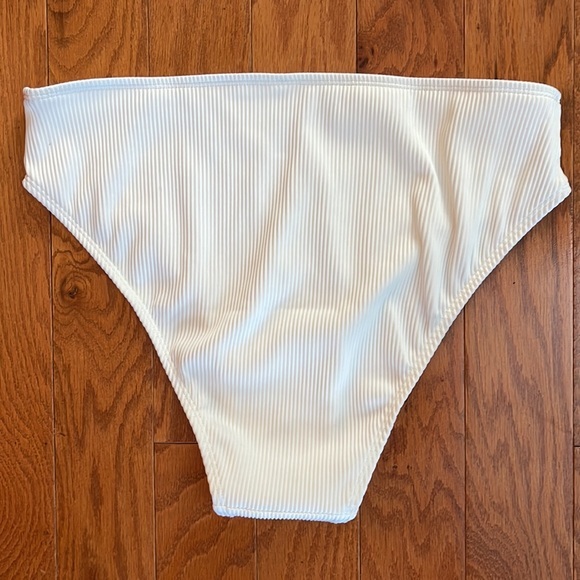 Mae Bikini Large‎ - Picture 11 of 13